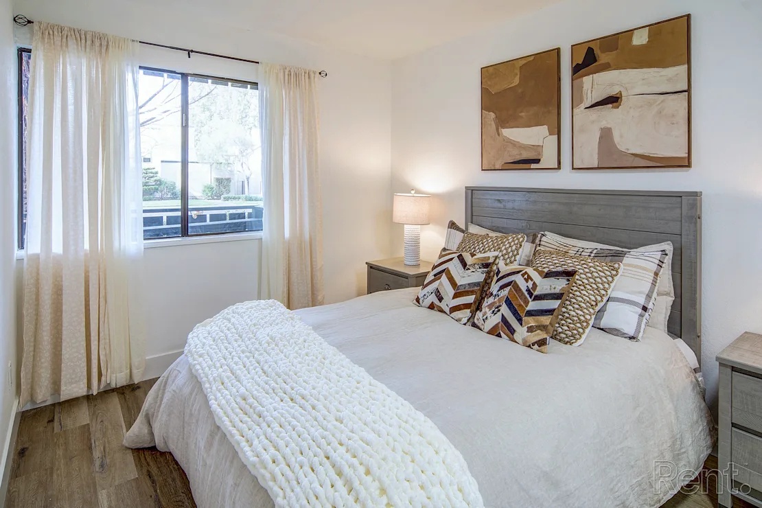 The Laurel at Mountain View (55+) photo 3